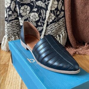 Bueno Black Leather Slip-On Loafers